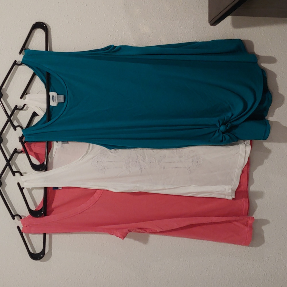 Old Navy Brand 3 pack of Tanks Size Medium